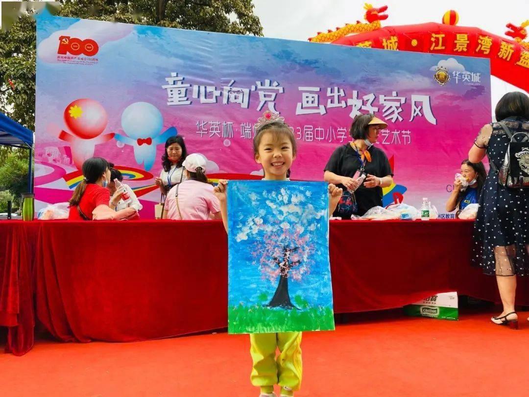 “去他的淑女,我们要岔开腿坐”